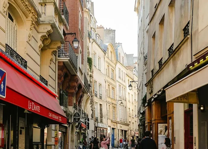 Cozy Stay Near Eiffel Tower & Invalides & Seine Flat