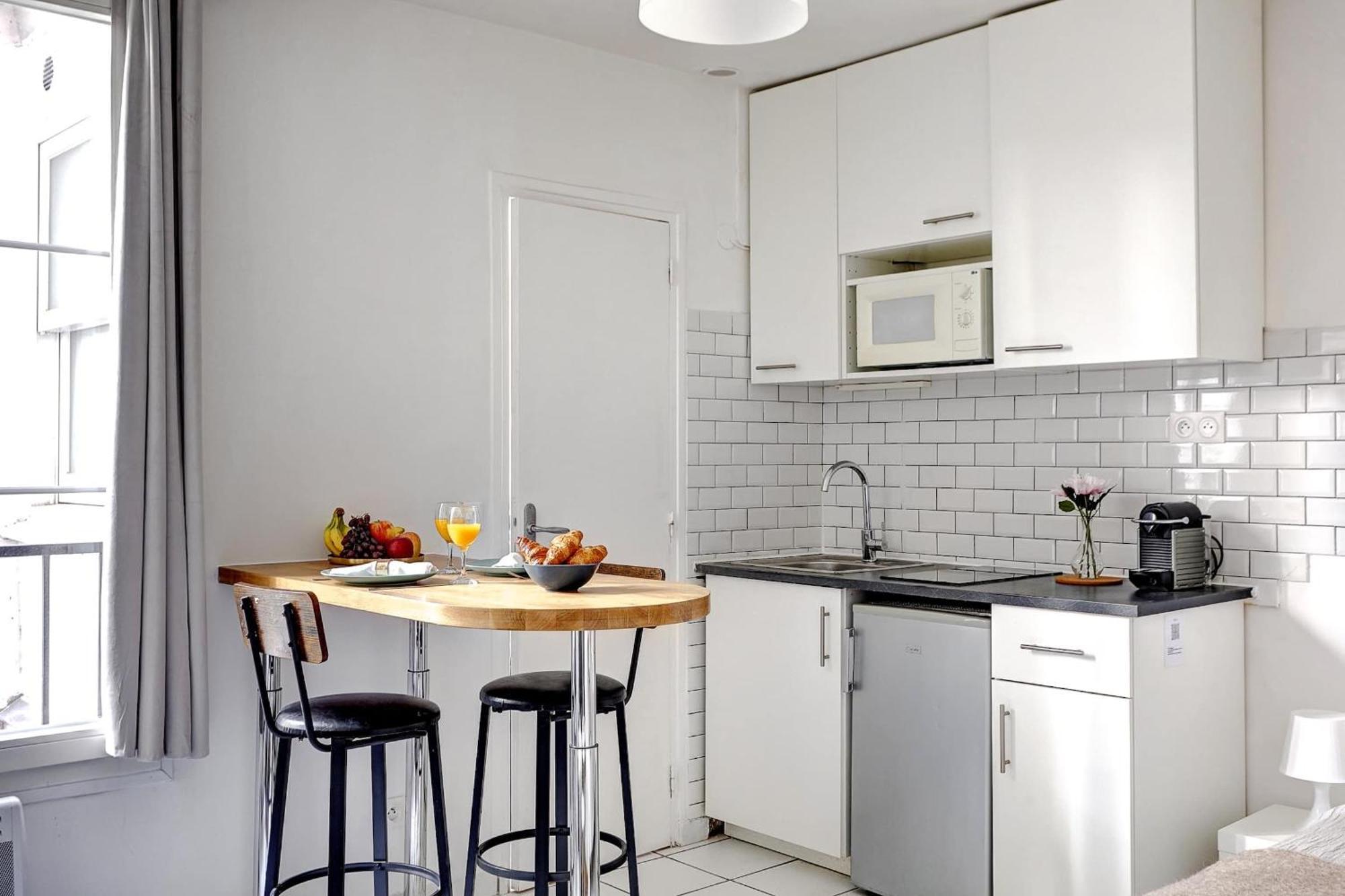 Cozy Near Eiffel Tower & Invalides & Seine Flat Apartment *