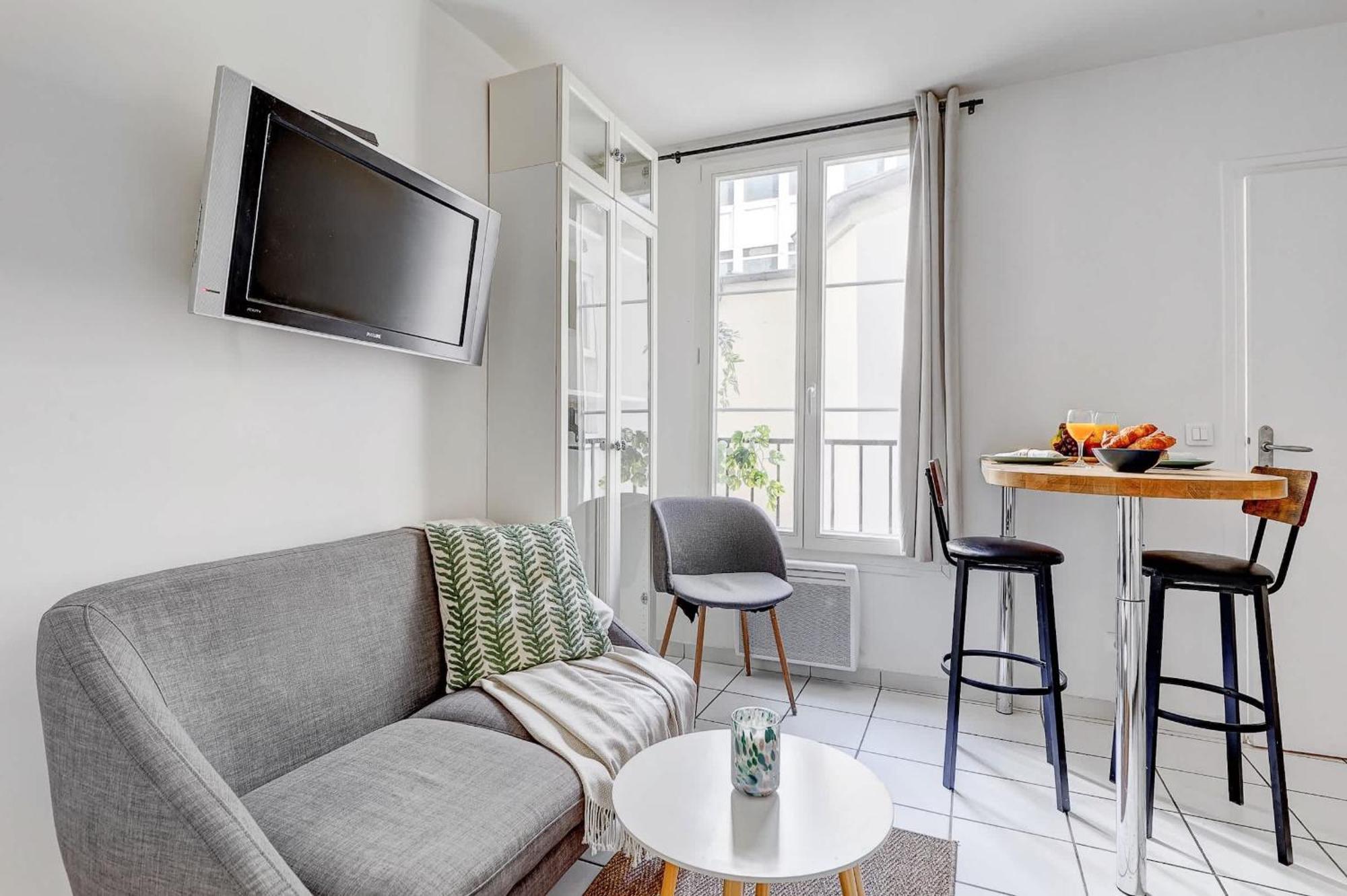 Apartment Cozy Near Eiffel Tower & Invalides & Seine Flat