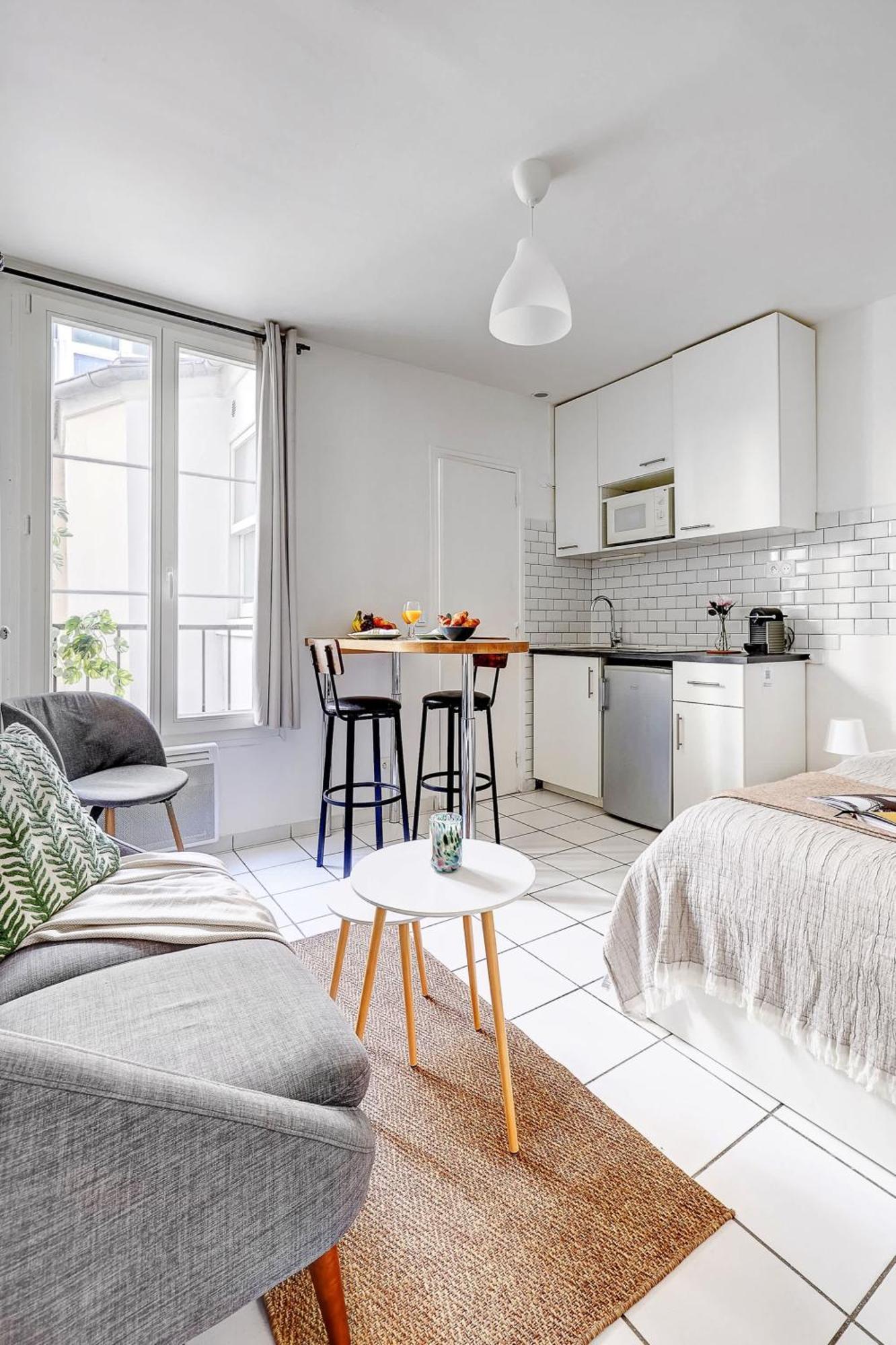 Cozy Near Eiffel Tower & Invalides & Seine Flat Apartment Paris